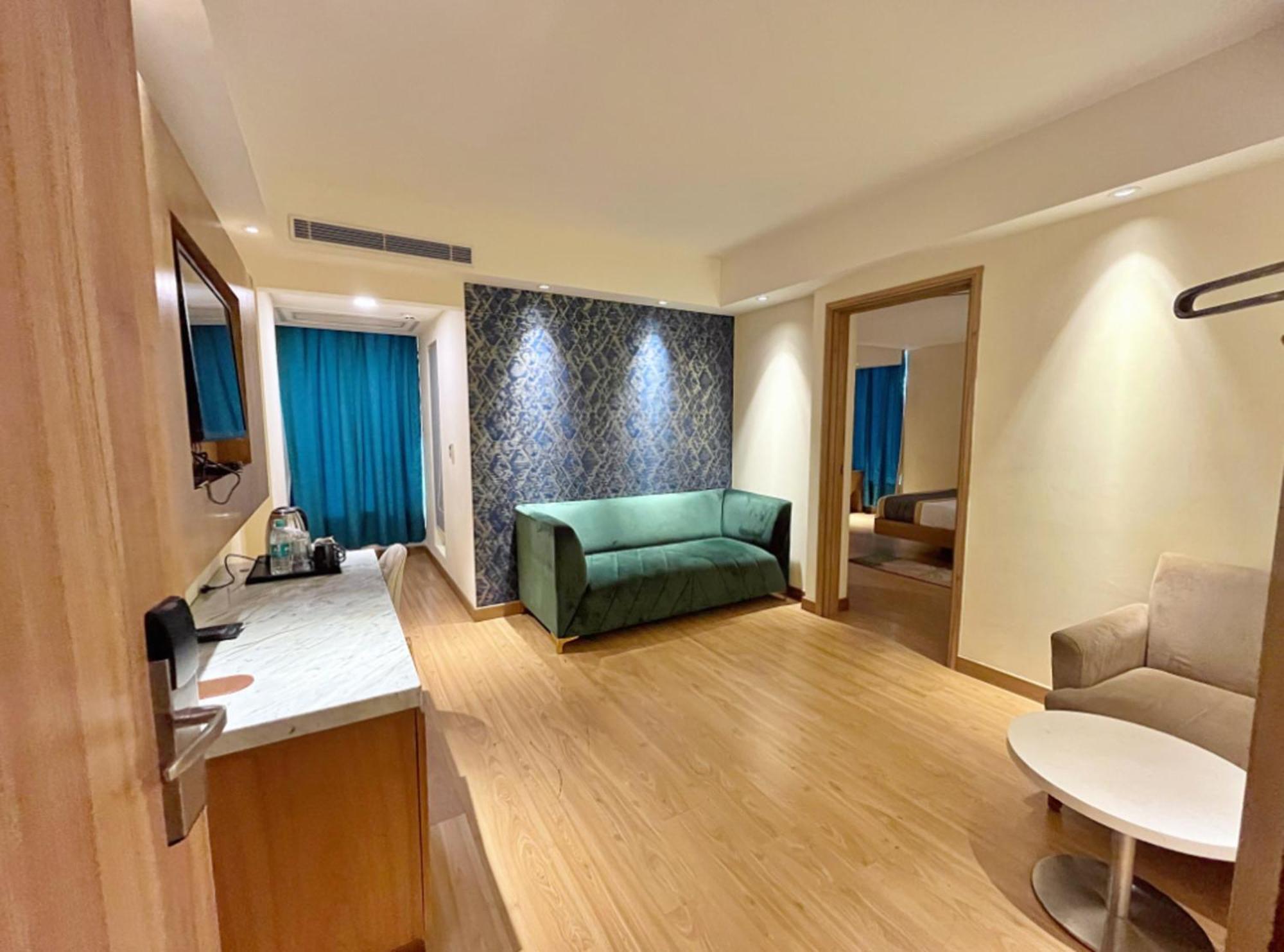The Orion Plaza - Nehru Place New Delhi Exterior photo